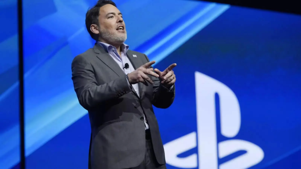 Shawn Layden trabalhou na Sony desde 1987 e atuou como presidente da SIE Worldwide Studios de 2014 a 2019. Atualmente, é consultor estratégico da Tencent.